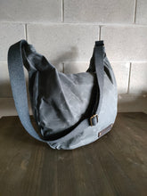 Load image into Gallery viewer, Crossbody bag in waxed canvas, shoulder bag
