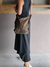 Load image into Gallery viewer, Convertible backpack in waxed canvas, Crossbody bag in waxed canvas