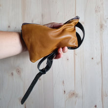 Carica l'immagine nel visualizzatore di Gallery, Leather fanny pack for woman, leather bum bag, leather funny pack men, jogging bag