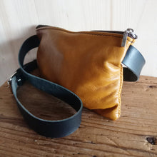 Carica l'immagine nel visualizzatore di Gallery, Leather fanny pack for woman, leather bum bag, leather funny pack men, jogging bag