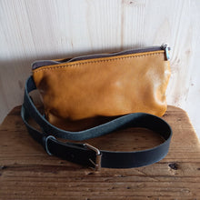 Carica l'immagine nel visualizzatore di Gallery, Leather fanny pack for woman, leather bum bag, leather funny pack men, jogging bag