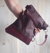 Load image into Gallery viewer, Waxed canvas and leather bag, crossbody bag in waxed canvas, zippered bag crossbody