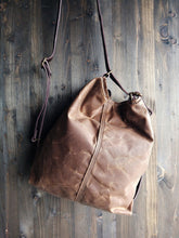 Load image into Gallery viewer, Convertible backpack in waxed canvas, Crossbody bag in waxed canvas