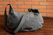 Carica l'immagine nel visualizzatore di Gallery, Waxed canvas crossbody bag - hobo bag - waxed canvas messenger bag - waxed canvas shoulder bag
