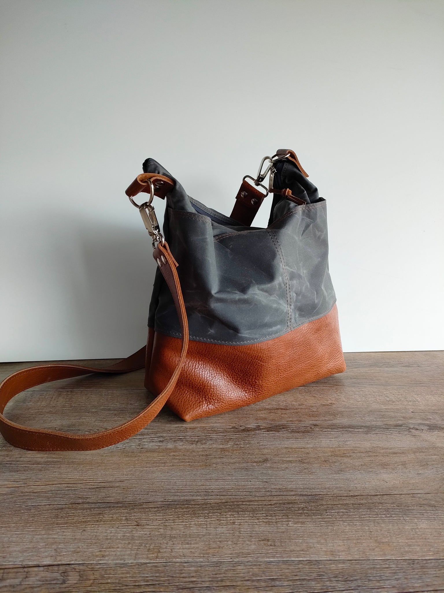 Handmade Hobo Bag ~ Colombian Leather ~ Modern Sporty Chic ~ Dark Brown  ~NEW! | eBay