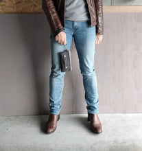 Load image into Gallery viewer, Zipper pouch in waxed canvas and tweed
