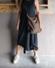 Load image into Gallery viewer, Convertible backpack in waxed canvas, Crossbody bag in waxed canvas
