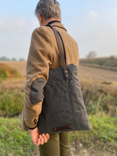 Load image into Gallery viewer, Laptop bag, tote bag, laptop case, waxed canvas bag, padded bag
