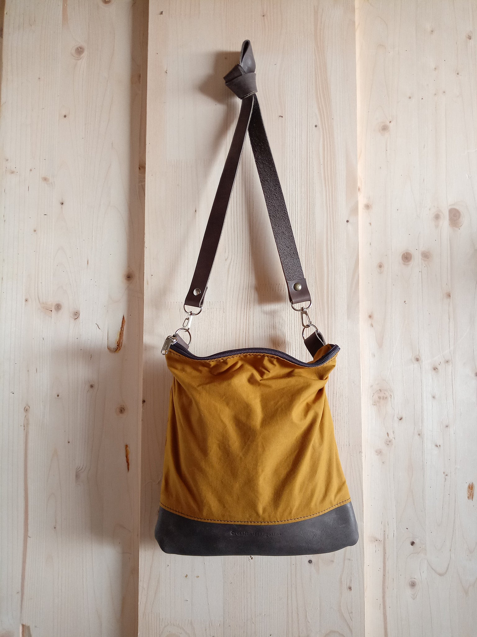 Waxed canvas shoulder bag with zipper, crossbody bags for women