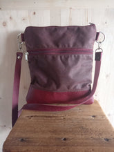 Load image into Gallery viewer, Waxed canvas and leather bag, crossbody bag in waxed canvas, zippered bag crossbody
