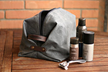 Load image into Gallery viewer, Travel toiletry bag in waxed canvas, mens toilety bag, travel case, gift for him, gift for husband, man&#39;s bag
