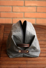 Load image into Gallery viewer, Travel toiletry bag in waxed canvas, mens toilety bag, travel case, gift for him, gift for husband, man&#39;s bag
